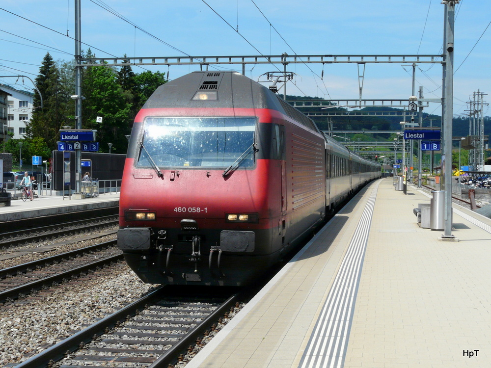 SBB - 460 058-1 mit RE bei der einfahrt in den Bahnhof Liestal am 15.06.2012