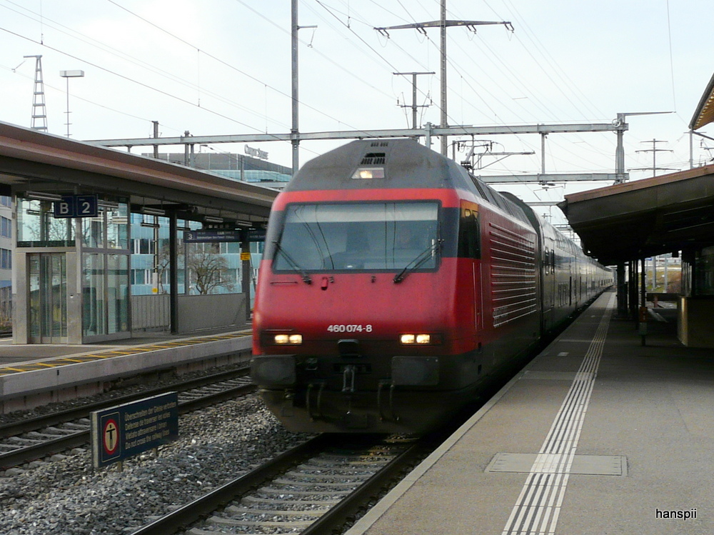 SBB - 460 074-8 vor IC bei der durchfahrt im Bahnhof Gmligen am 31.12.2012