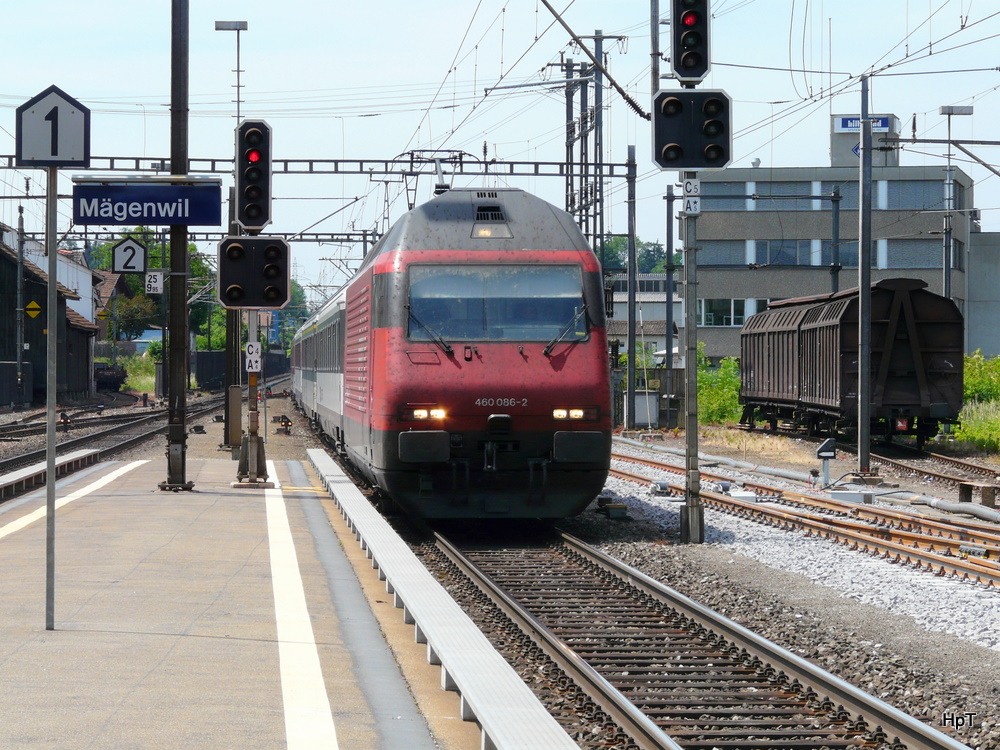 SBB - 460 086-2 mit IR bei der durchfahrt im Bahnhof Mgenwil am 23.05.2011