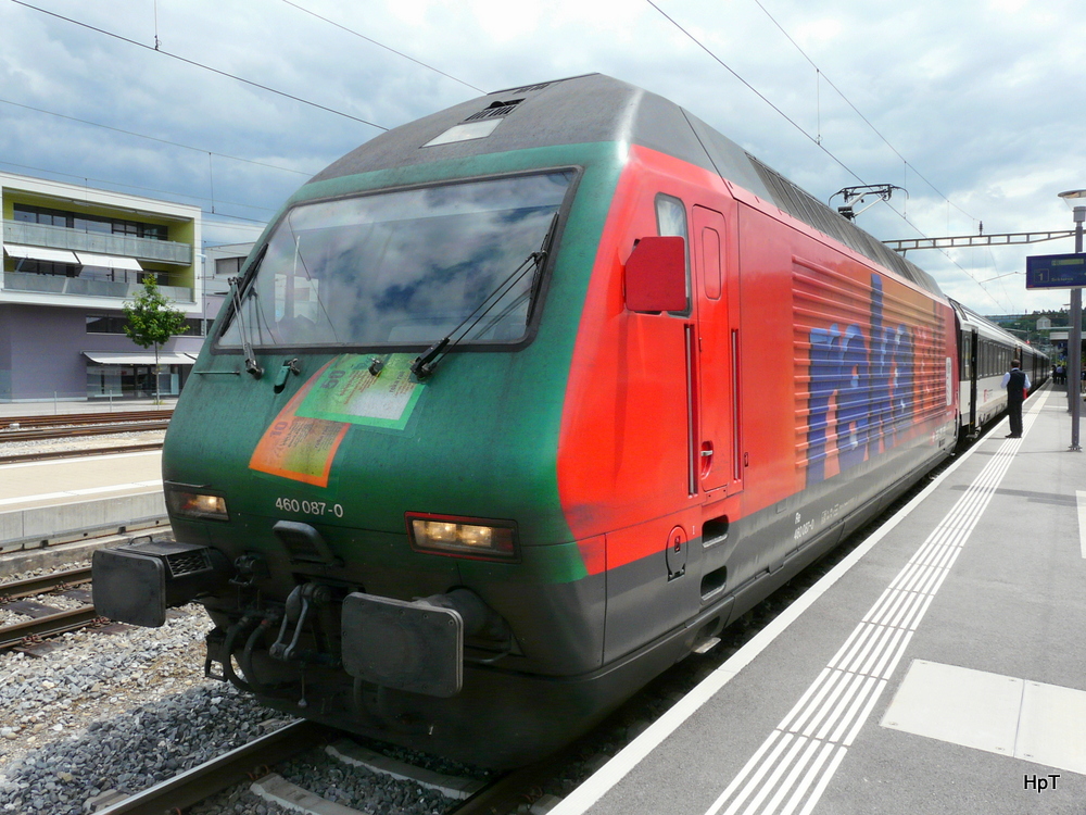 SBB - 460 087-0 als RE Bern - Biel beim Halt im Bahnhof Lyss am 25.06.2013