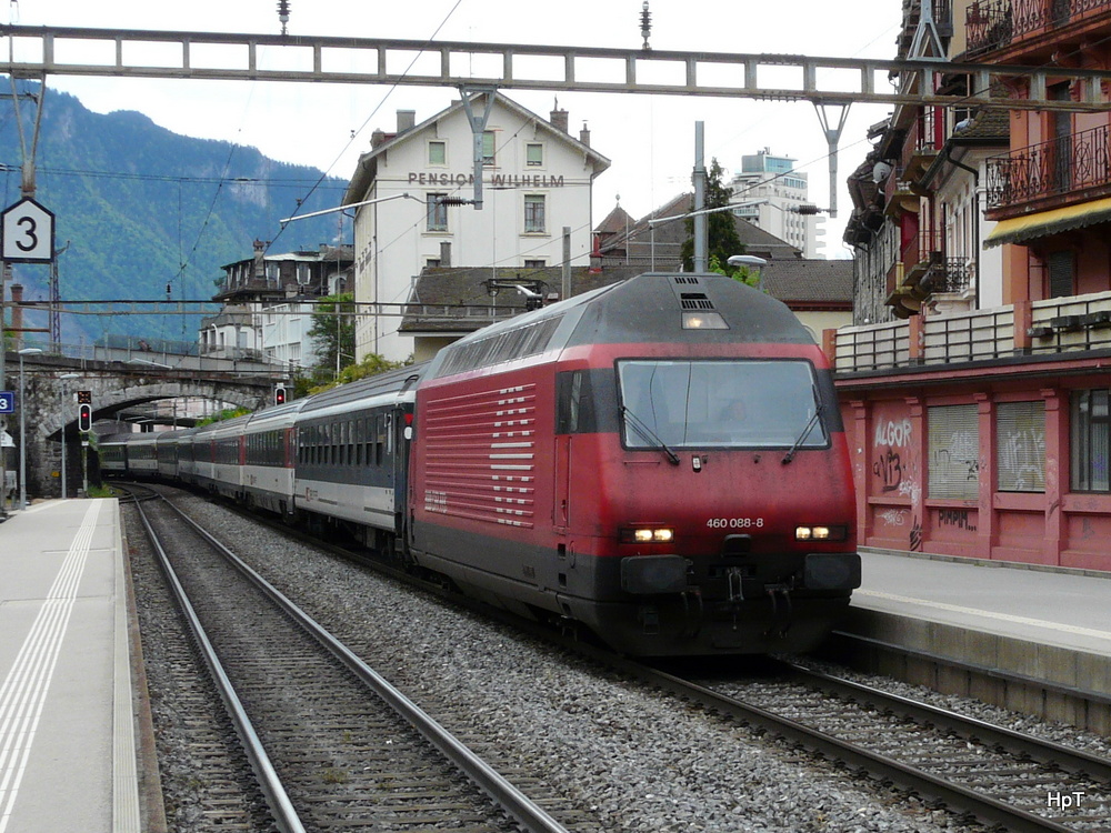 SBB - 460 088-8 mit IR bei der einfahrt im Bahnhof Montreux am 18.05.2013