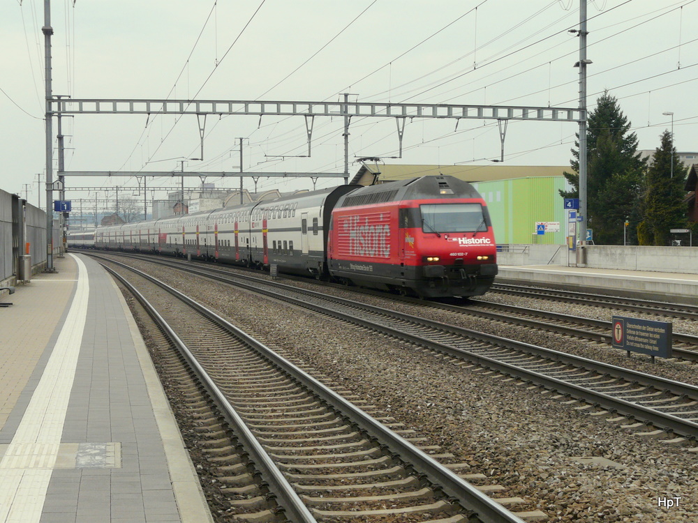SBB - 460 102-7 vor IR bei der durchfahrt im Bahnhof Rothrist am 12.03.2011

