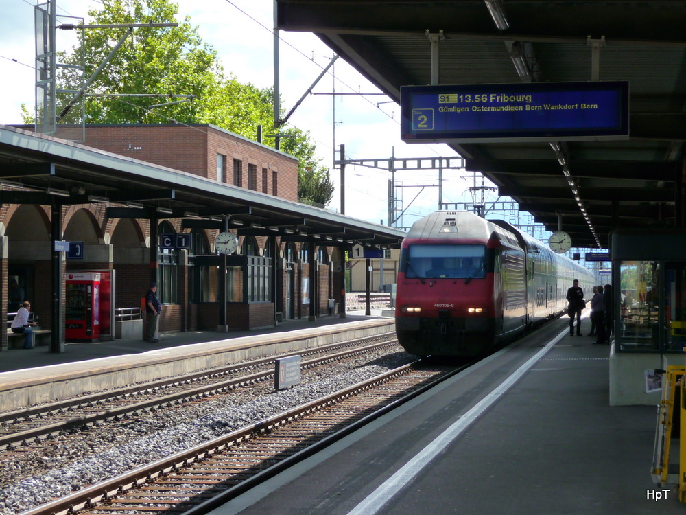 SBB - 460 105-0 mit IC bei der durchfahrt im Bahnhof Mnsingen am 10.09.2010