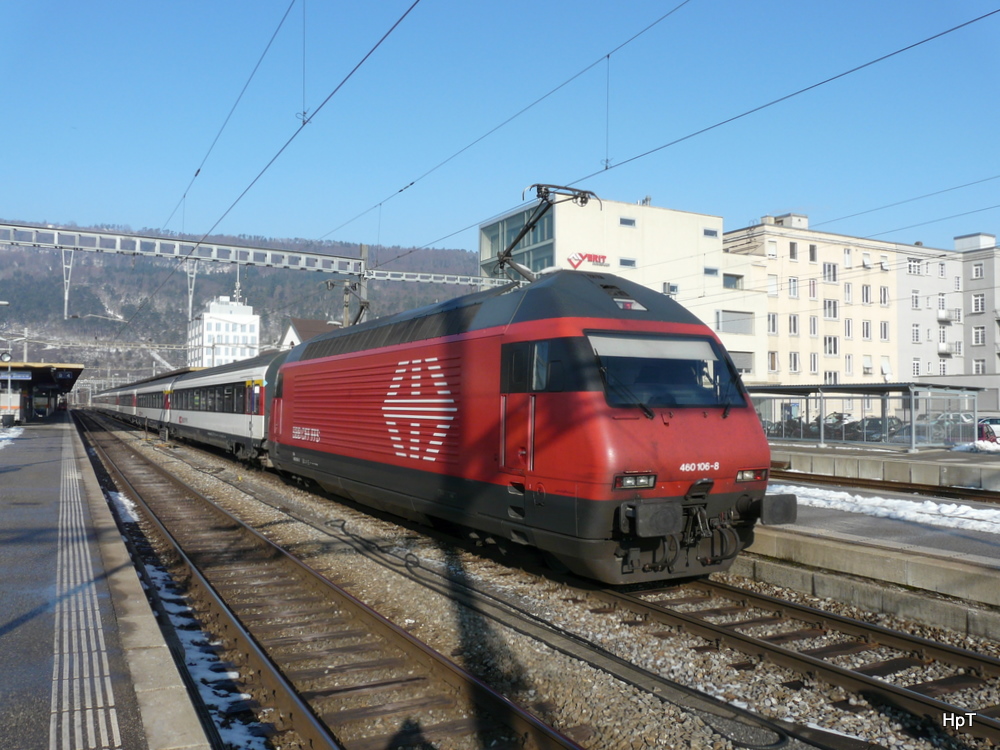 SBB - 460 106-8 vor IR von Biel nach Konstanz im Bahnhof Biel am 18.02.2012