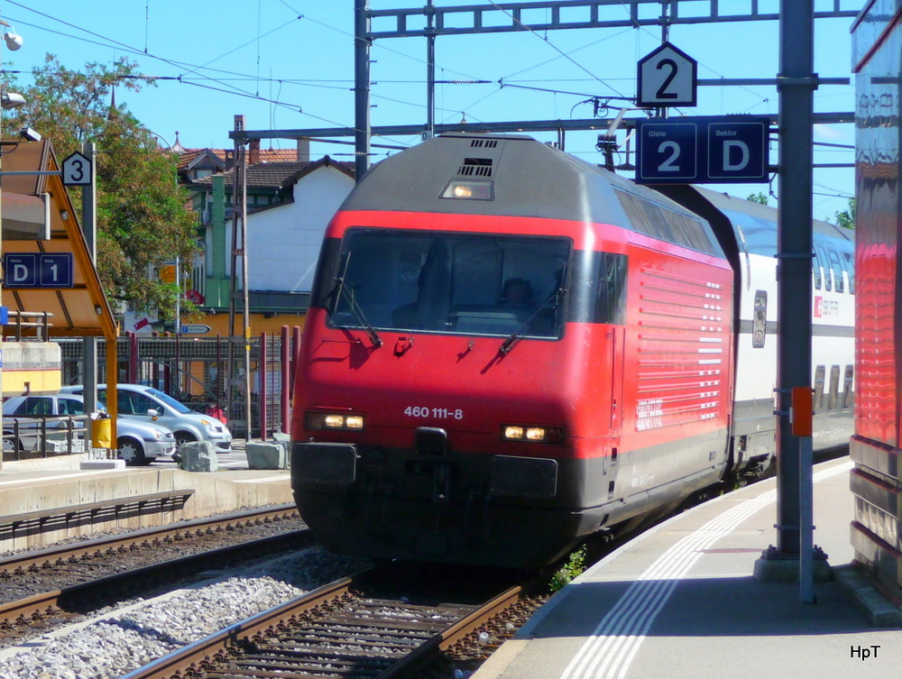 SBB - 460 111-8 mit IC bei der einfahrt im Bahnhof Wil am 28.08.2011