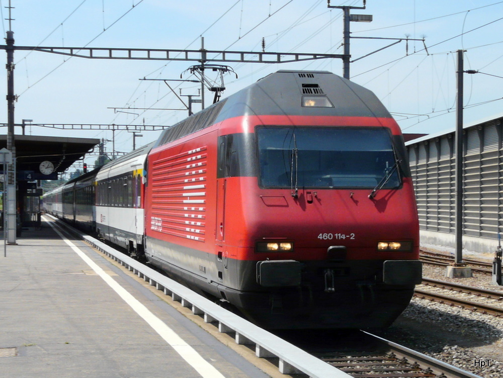 SBB - 460 114-2 mit IR bei der durchfahrt im Bahnhof Mgenwil am 23.05.2011