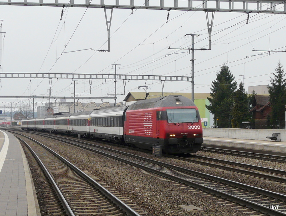 SBB - 460 116-7 vor IR bei der durchfahrt im Bahnhof Rothrist am 12.03.2011

