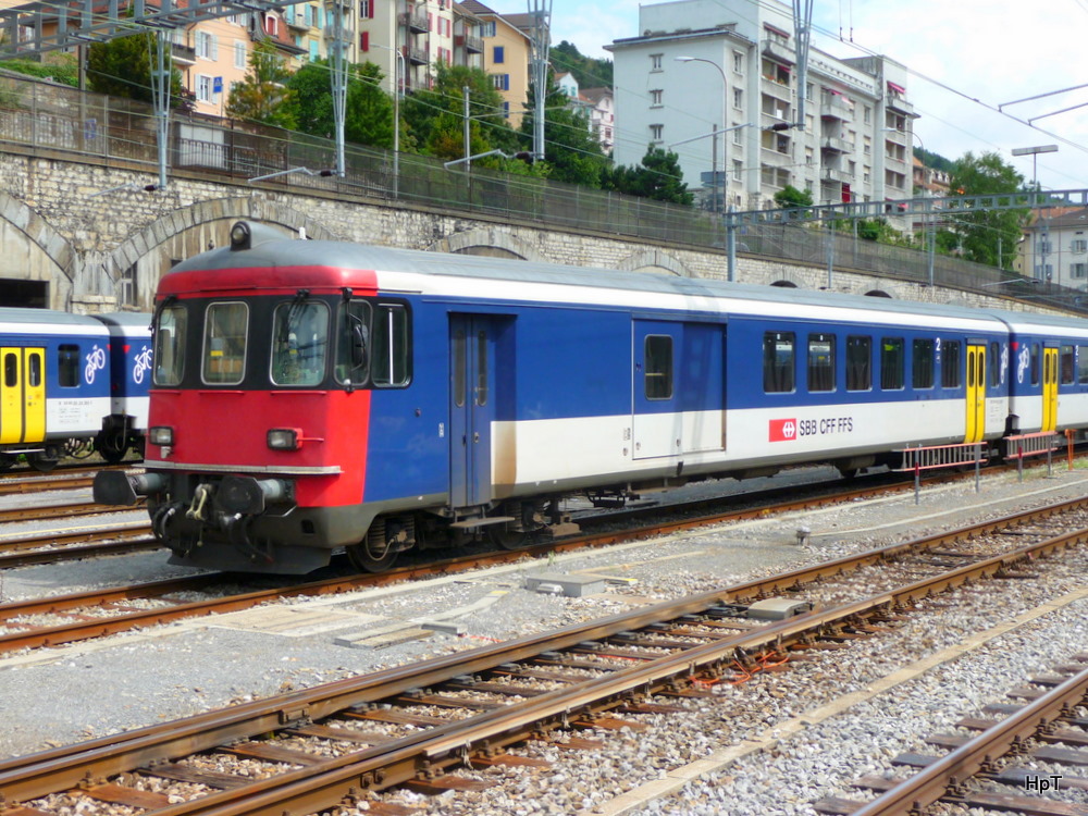 SBB - Abgestellter Steuerwagen BDt 50 85 82-34 902-5 im Bahnhofsareal von Neuchatel am 08.08.2010