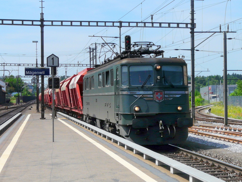 SBB - Ae 6/6 11404 vor Gterzug bei der Durchfahrt im Bahnhof Mgenwil am 23.05.2011
