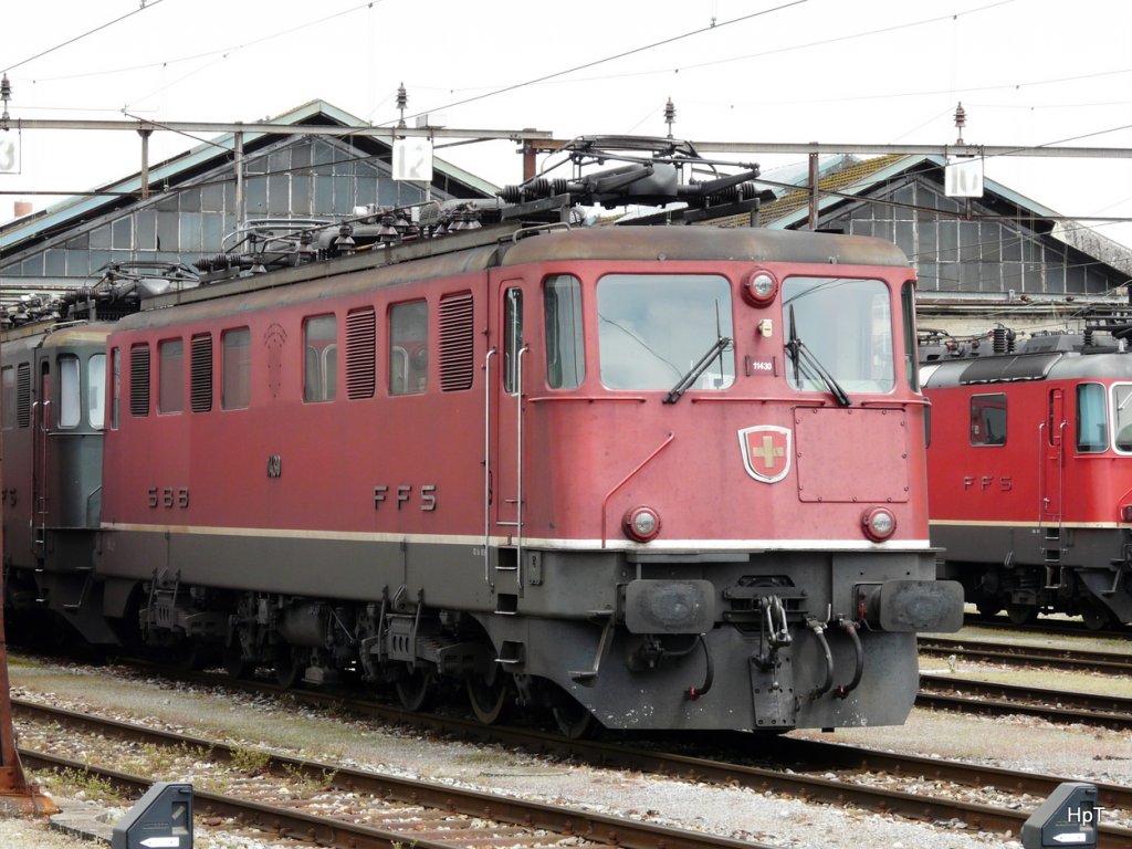 SBB - Ae 6/6  11430 im Depotareal in Olten am 08.05.2010