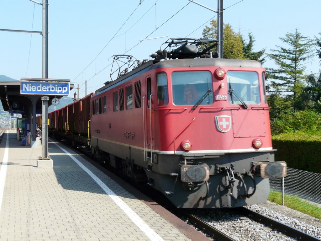 SBB - Ae 6/6 11455 mit Gterzug bei der Durchfahrt im Bahnhof Niederbipp am 08.09.2009