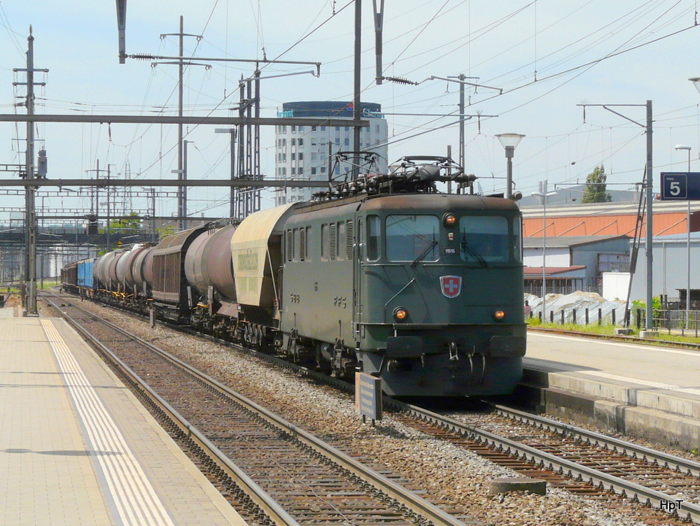 SBB - Ae 6.6 11515 mit Gterzug bei der durchfahrt im Bahnhof Prattelen am 25.05.2012