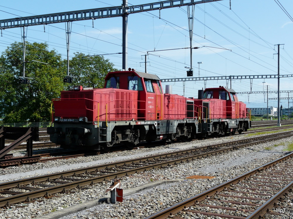 SBB - Am 841 019-3 und Am 841 028-4 abgestellt im Bahnhofsareal von Pfffikon/SZ am 26.08.2011