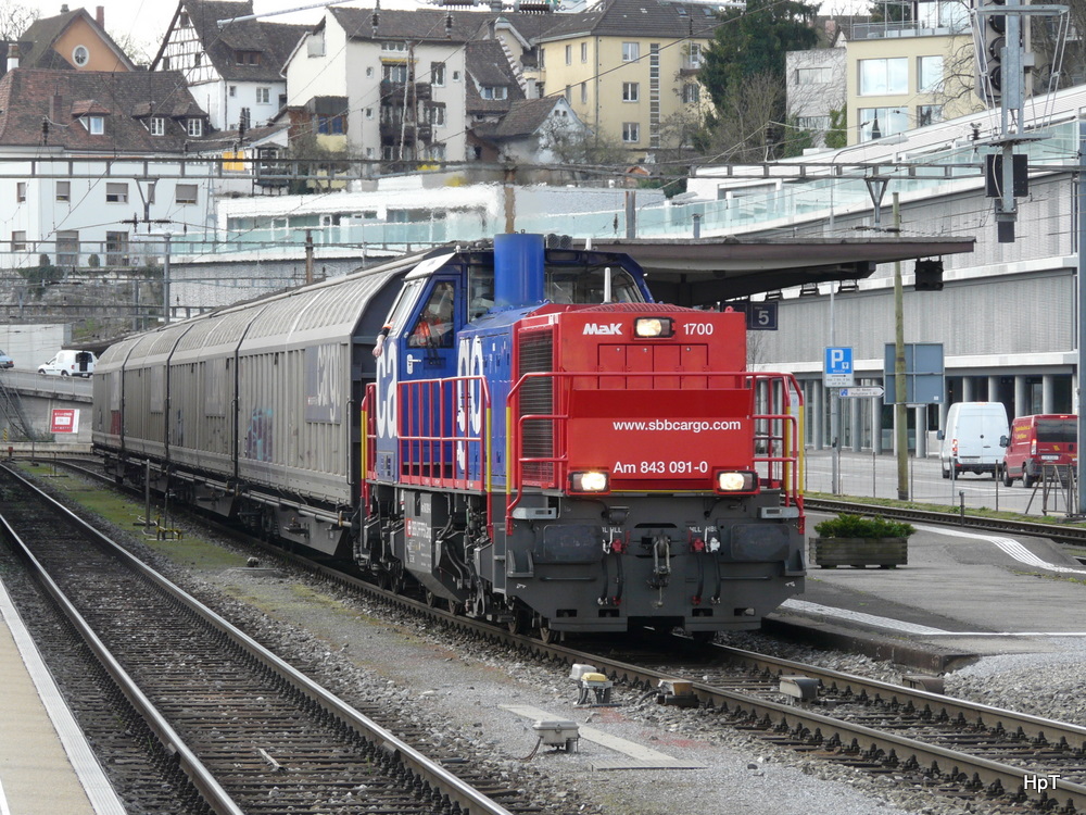 SBB - Am 843 091-0 mit Gterwagen im Bahnhof Schaffhausen am 01.04.2011