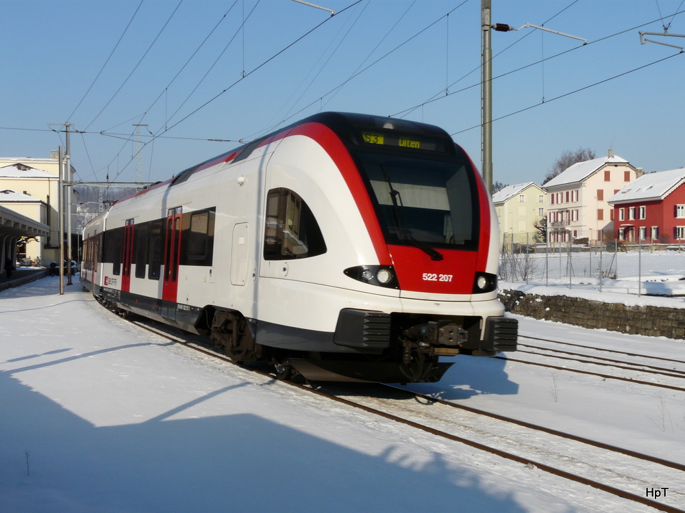 SBB - Ausfahrt des SBB Triebzuges RABe 522 207 im Bahnhof Porrentruy am 12.02.2012
