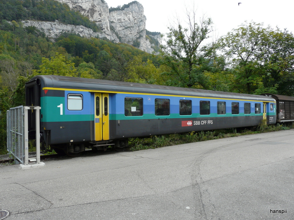 SBB - Ausrangierter Personenwagen 1 Kl. A 50 85 18-33 604-7 in Klus am 30.09.2012