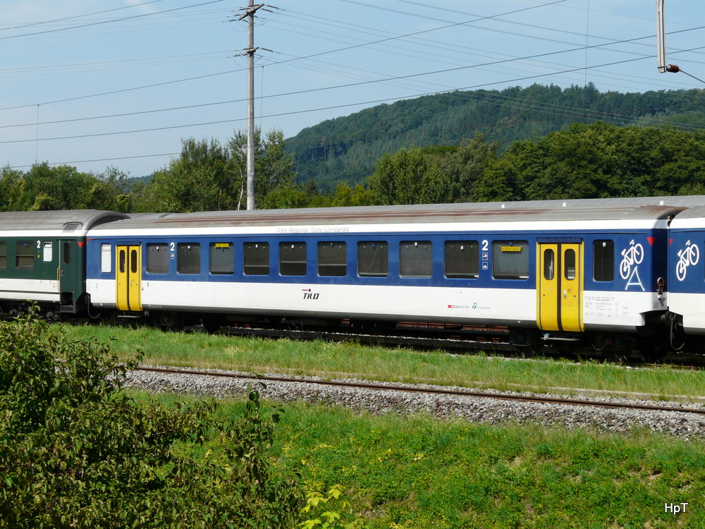 SBB - Ausrangierter Personenwagen 2 Kl. B 50 85 20-35 011-9 mit TILO anschrift abgestellt in Etzwilen am 12.08.2012 .. Bild wurde aus einem Fensten eines Extrazuges aufgenommen.