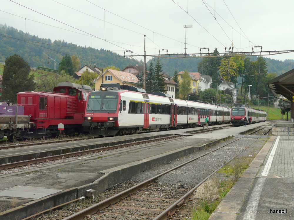 SBB - Bahnhof Tavannes Kreuzung von 2 Regionalz�gen am 30.09.2012