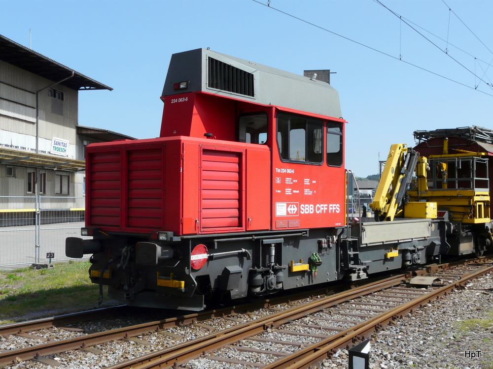 SBB - Baudienst Tm 234 063-3 im Gterbahnhof Biel am 10.04.2011
