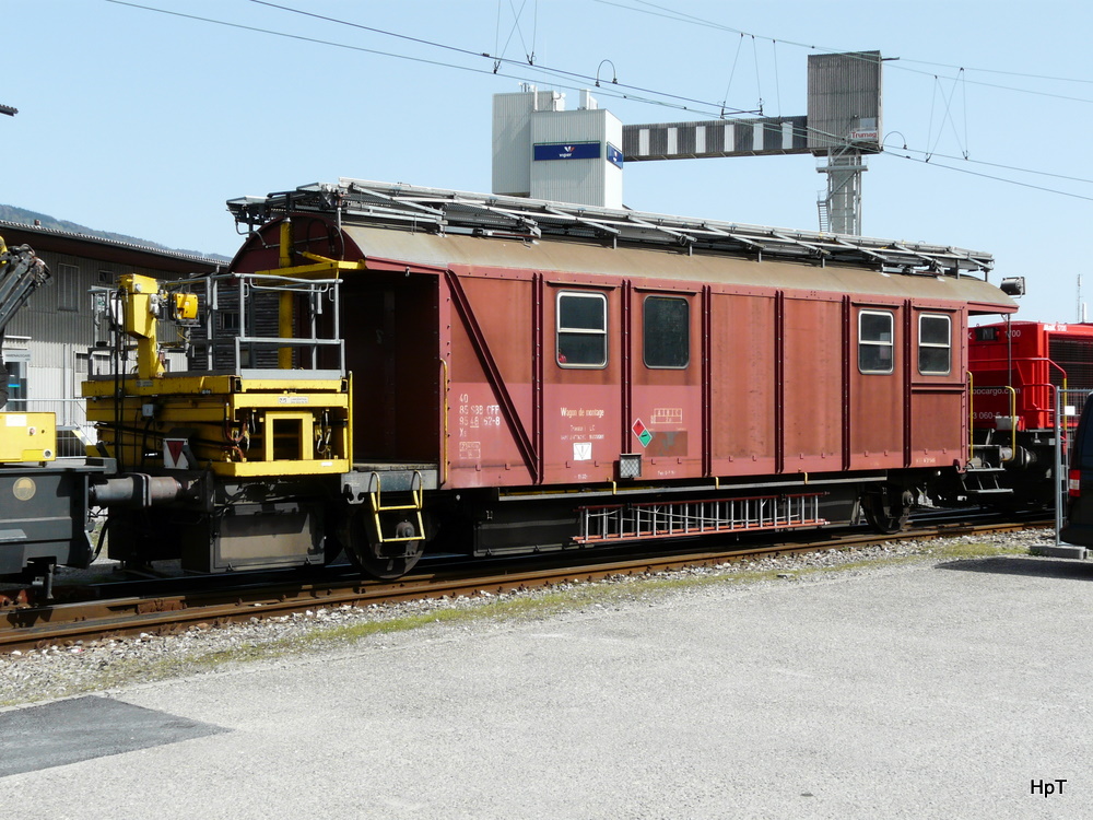 SBB - Baudienstwagen Xs 40 85 95 48 162-8 im G�terbahnhof Biel am 10.04.2011