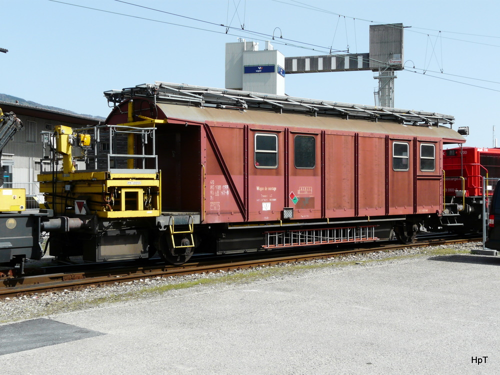 SBB - Baudienstwagen Xs 40 85 95 48 162-8 im Gterbahnhof Biel am 10.04.2011