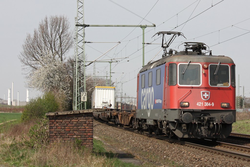 SBB Cargo 421 384 am 3.4.12 mit einem KLV bei der Durchfahrt durch Porz Wahn.