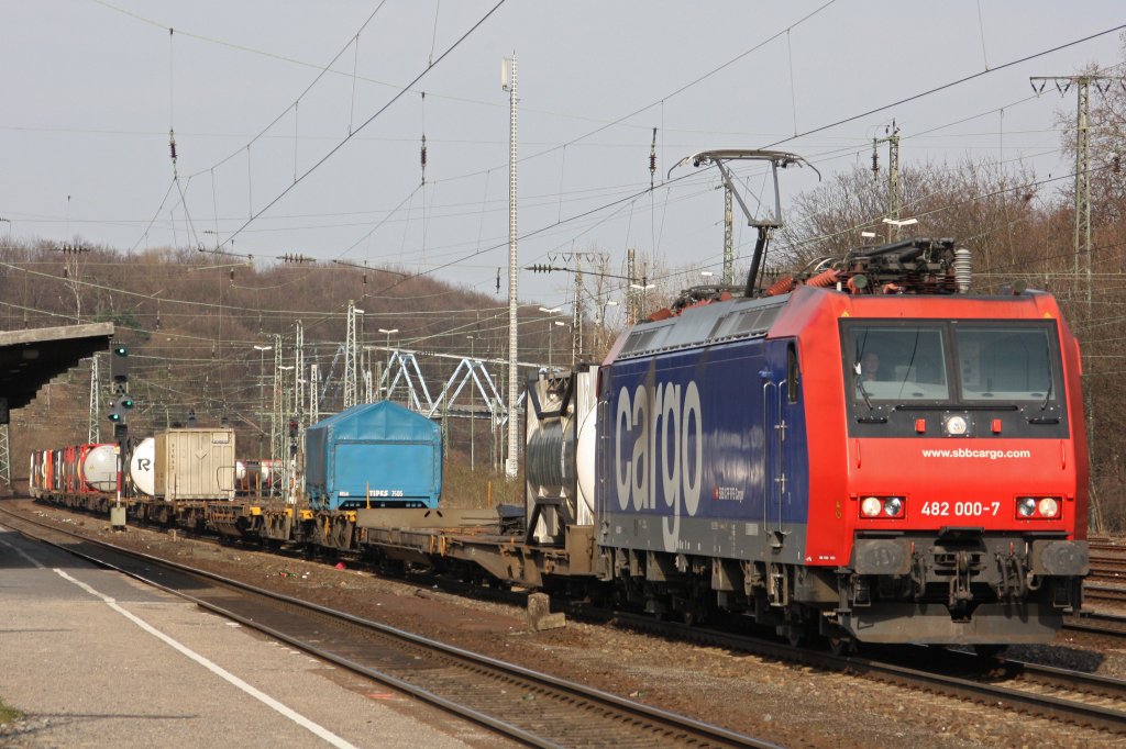SBB Cargo 482 000-7 am 12.3.11 bei der Durchfahrt durch Kln-West.