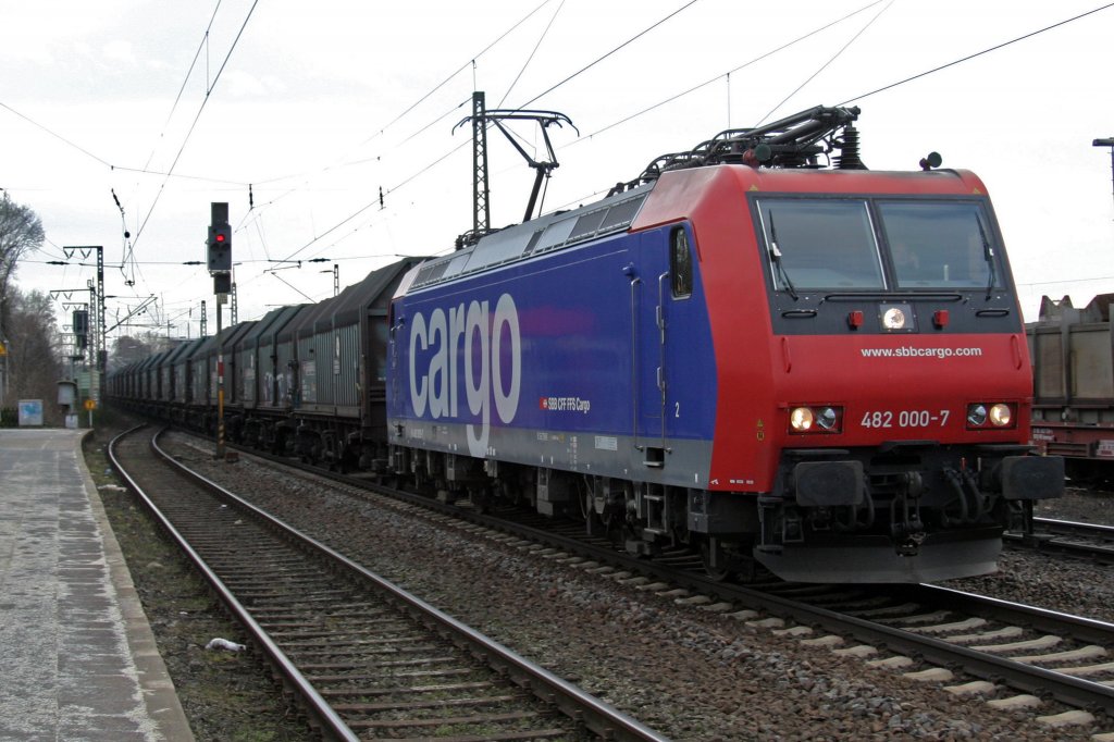 SBB Cargo 482 000-7 durchfhrt am 22.2.10 Duisburg-Bissingheim