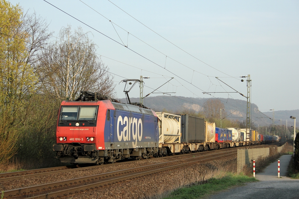 SBB Cargo 482 016-3 in Limperich am 27.3.2012 