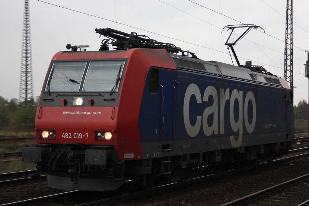 SBB Cargo 482 019 am 30.10.12 als Lz in Duisburg-Bissingheim.