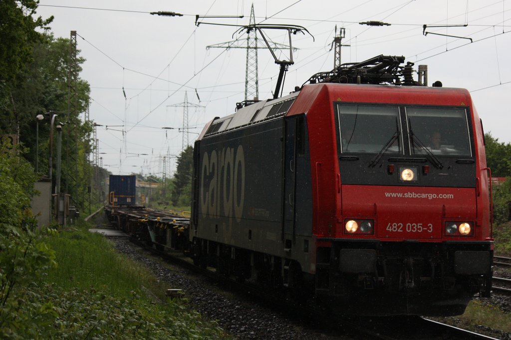 SBB Cargo 482 035 (i.E.f�r RTB) am 18.5.12 mit einem KLV in Ratingen-Lintorf.