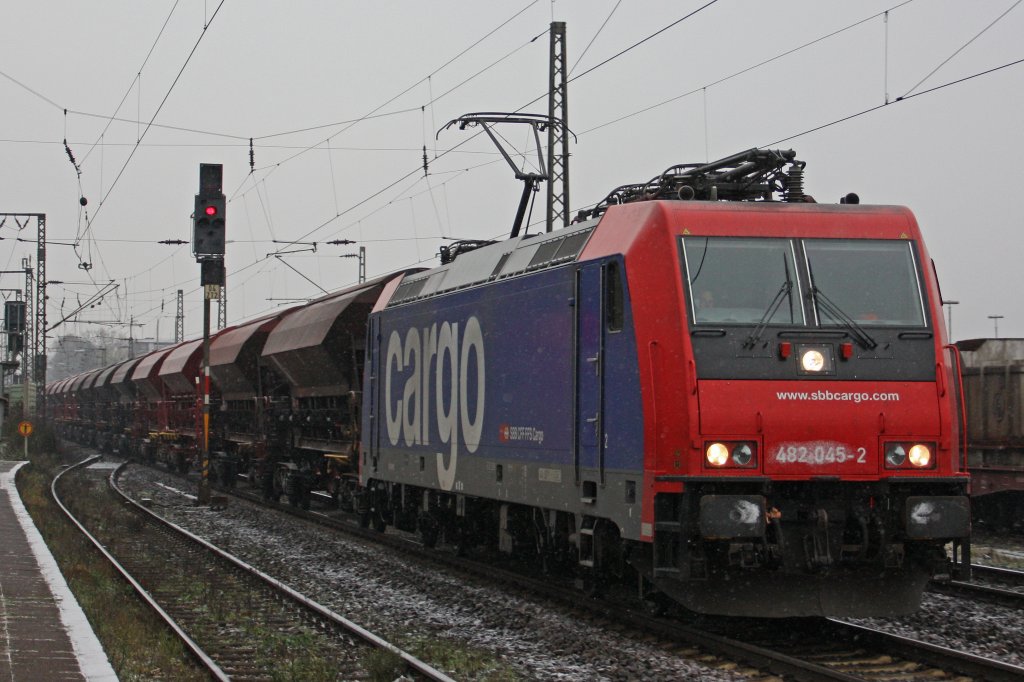 SBB Cargo 482 045 am 27.11.10 in Duisburg-Bissingheim