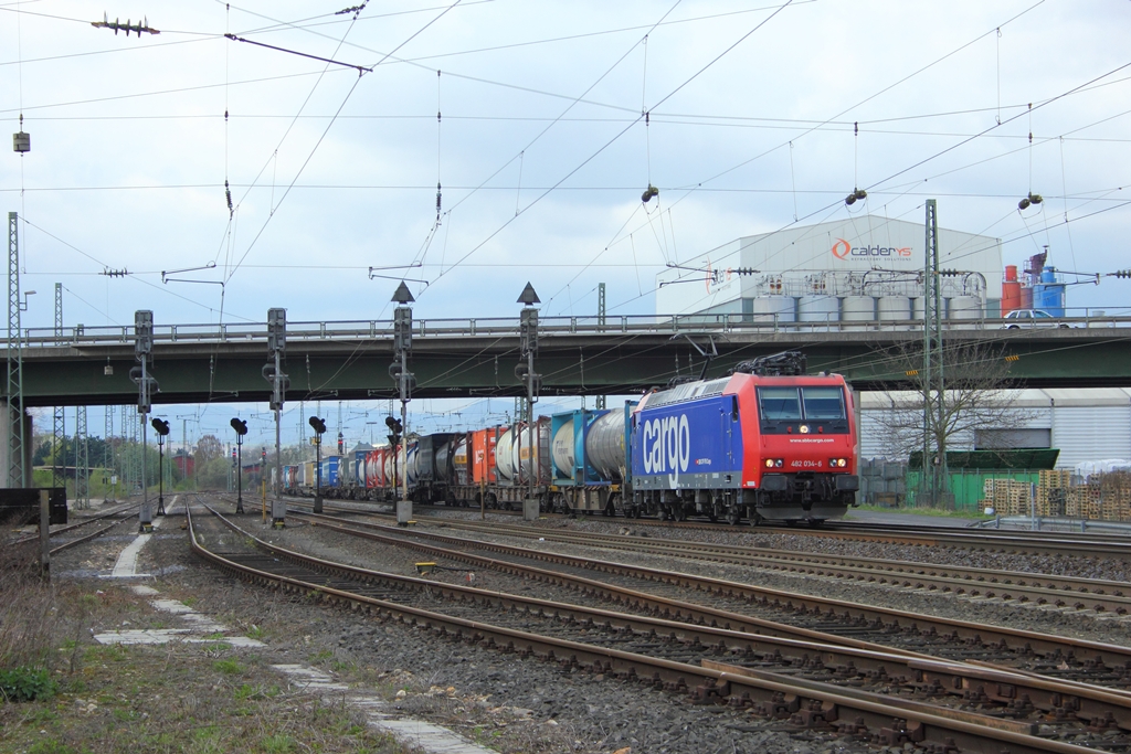 SBB Cargo Deutschland 482 034-6  Duisburg  in Neuwied am 13.4.2012 
