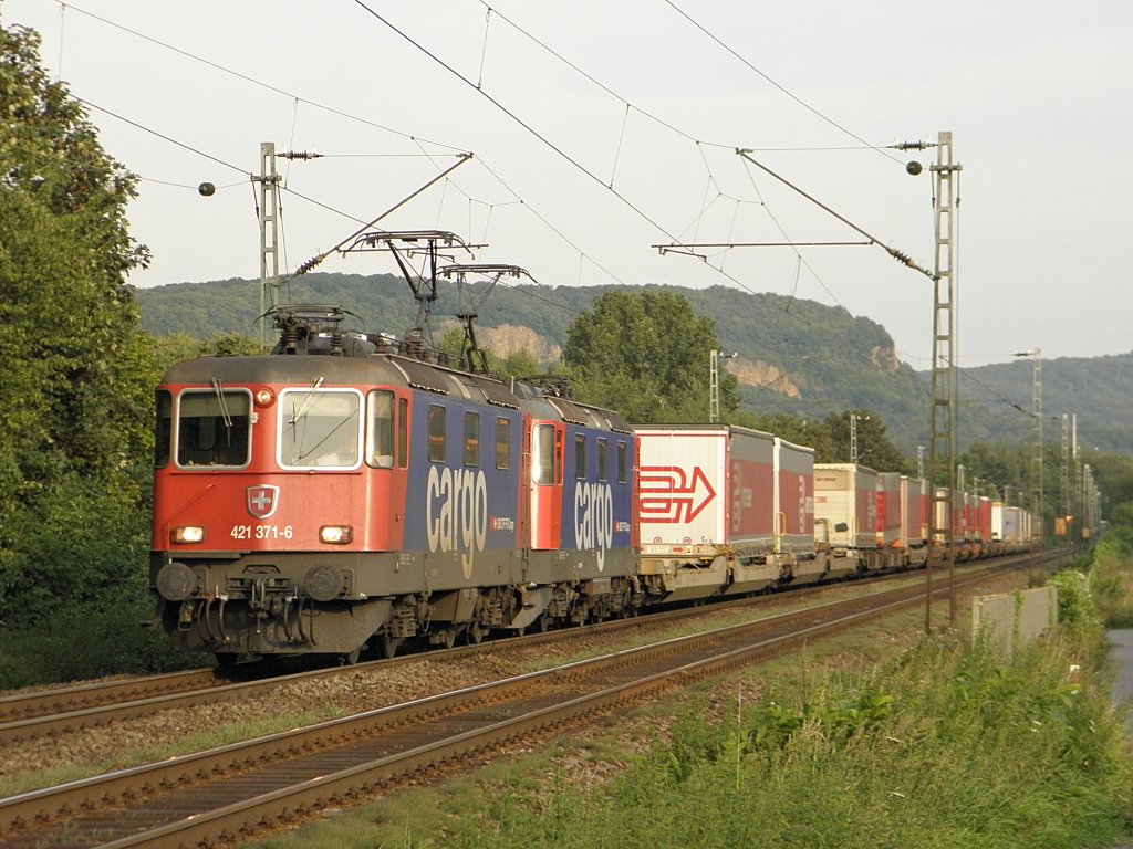 SBB Cargo Doppel Re421 in Limperich am 31.8.2011