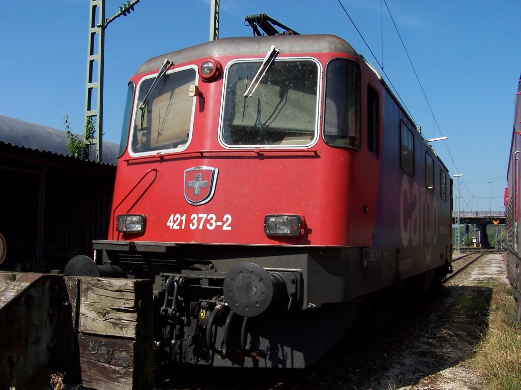 SBB Cargo Lok RE 421 373-2 im Bahnhof von Lindau am Bodensee.Aufgenommen am 9.9.2009.