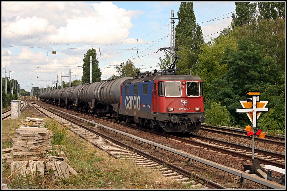 SBB cargo Re 421 383-1 mit Zans-Wagen unterwegs Richtung Berlin (gesehen Berlin Karow 30.07.2010)