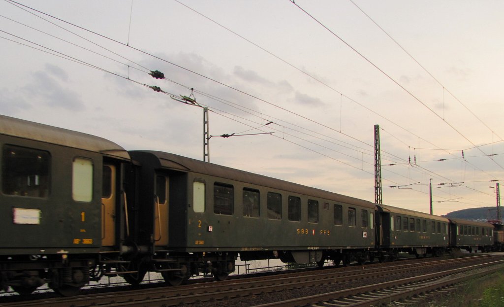 SBB CFF FFS AB 51 85 03-40 020-3 im Sonderzug zu  Rhein in Flammen  von Basel nach Kaub, in Rdesheim (Rh); 02.07.2011