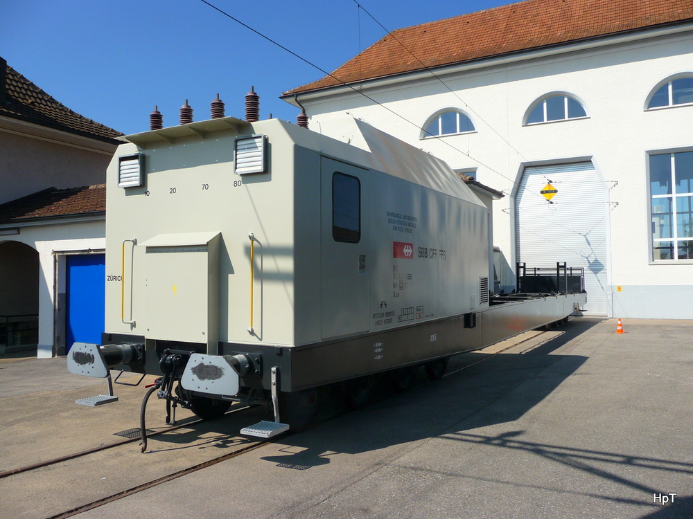 SBB - Dienstwagen  Vaa 80 85 94 03 115-1 abgestellt in Kerzers am 28.03.2012