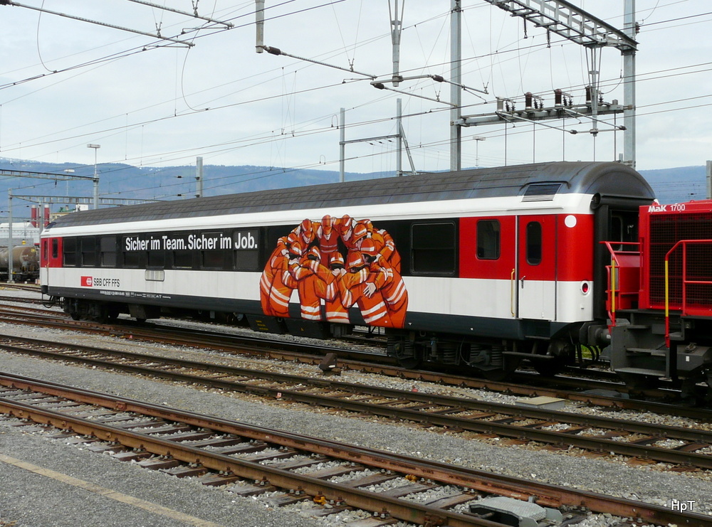SBB -  Dienstwagen X 60 85 99-33 927-3 in Yverdon les Bains am 25.04.2012
