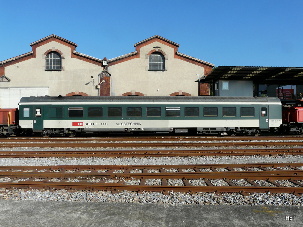 SBB - Dienstwagen X 60 85 99-90 108-9 in Betriebsareal des SBB IW Biel am 16.09.2012 .. Standort des Fotografen auserhalb des Betriebsareals