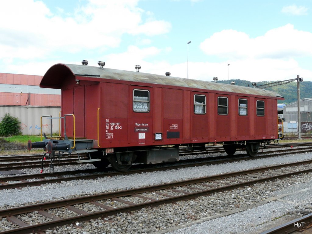 SBB - Dienstwagen Xs 40 85 95 32 106-3 im Areal des G�terbahnhofs von Biel/Bienne am 05.09.2009