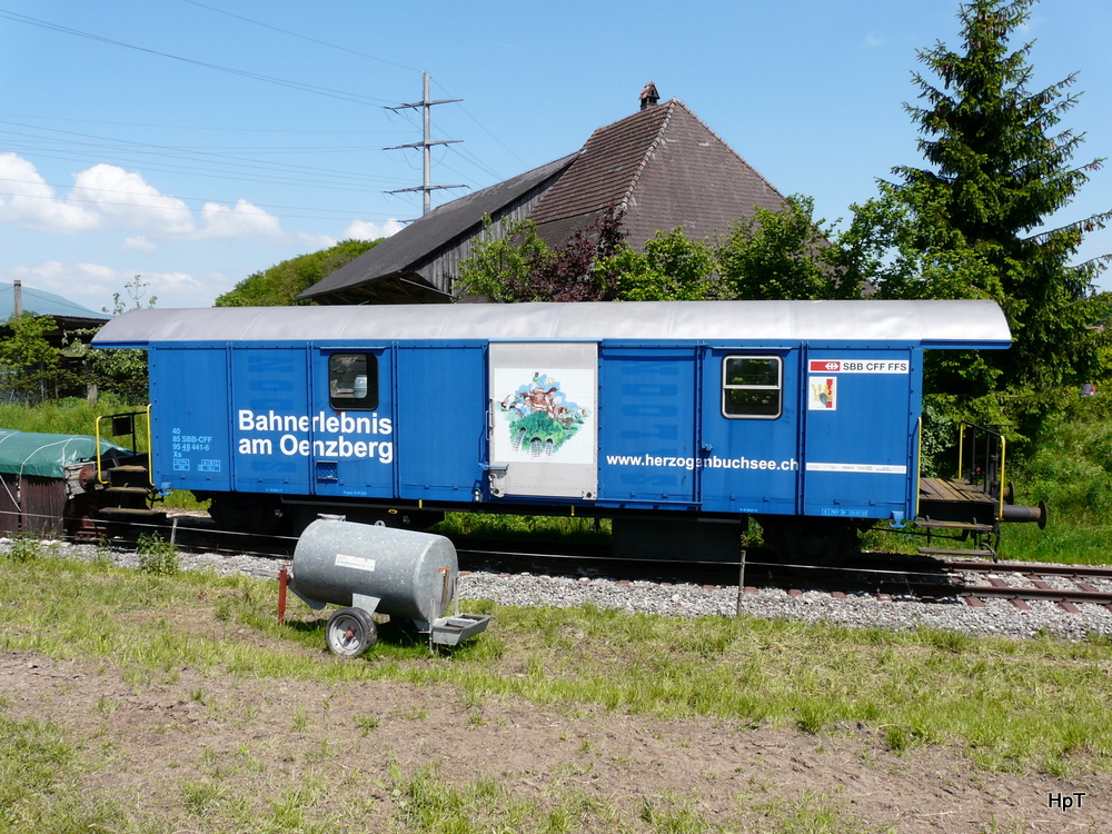 SBB - Dienstwagen Xs  40 85 95 48 441-6 abgestellt in Herzogenbuchsee auf dem alten Reststck des Linie Herzogenbuchsee - Solothurn am 22.05.2010