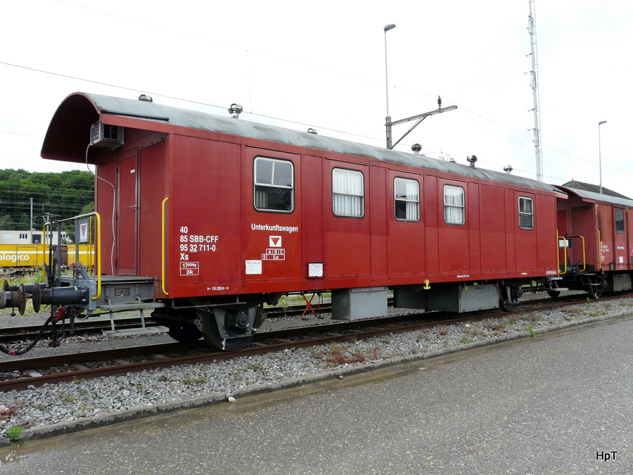 SBB - Dienstwagen Xs 40 85 95 32 711-0 Abgestellt im SBB Gterbahnhof von Biel-Bienne am 19.06.2010