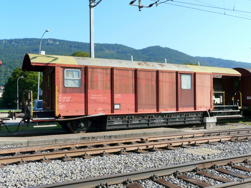 SBB - Dienstwagen Xs 40 85 95 02 403-0 abgestellt in Egerkingen am 15.07.2011