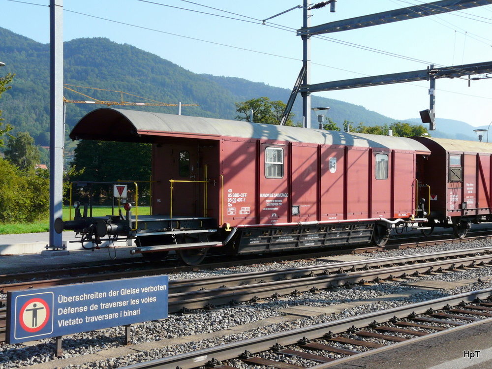 SBB - Dienstwagen Xs 40 85 95 02 407-1 abgestellt in Egerkingen am 15.07.2011