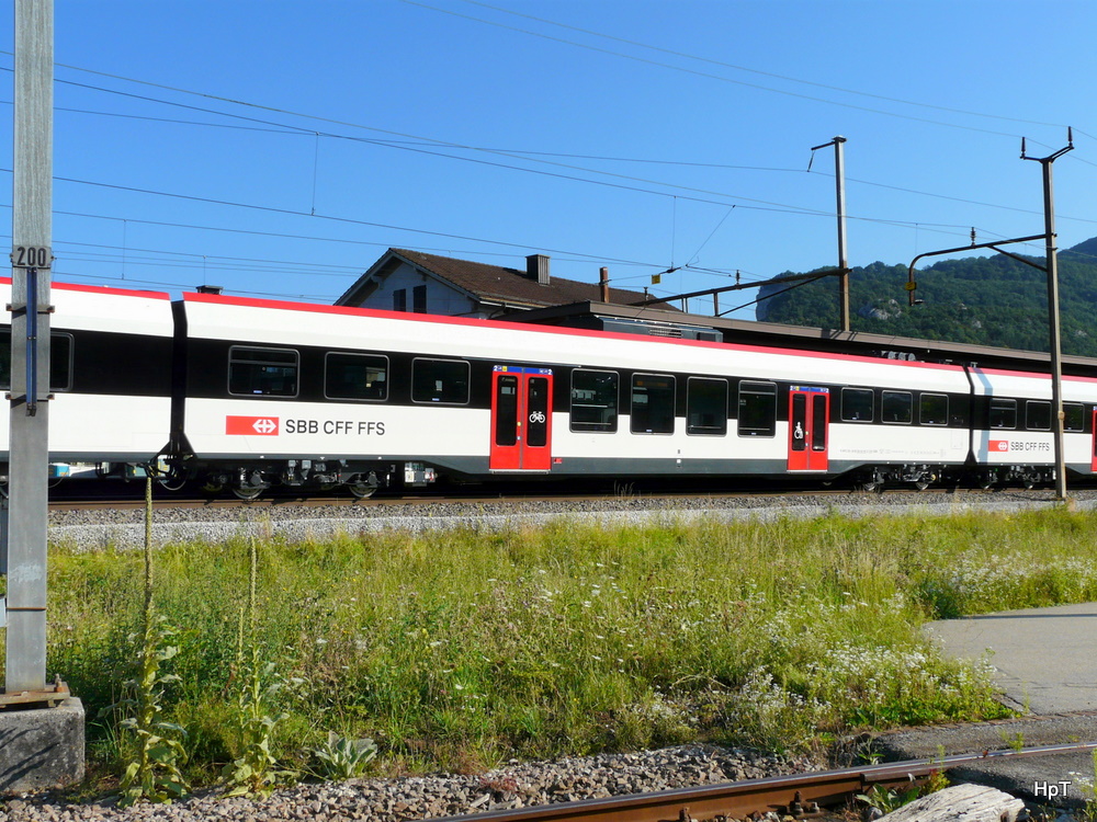 SBB - Domino Personenwagen 2 Kl. B 50 85 29-43 147-2 im Bahnhof Oensingen am 15.07.2011