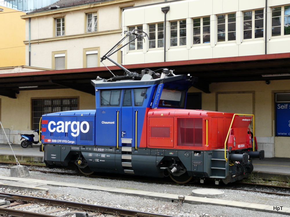 SBB - Eem 923 012-9 im Bahnhof von Neuchtel am 20.05.2013