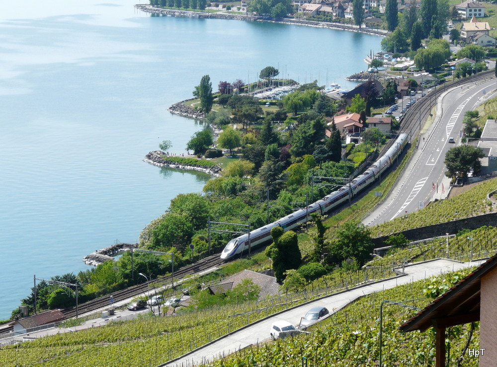 SBB - Ein FS oder SBB  ETR 610 nach Italien bei der durchfahrt in Epesses am 07.05.2011
