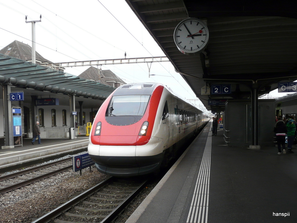SBB - Einfahrender ICN im Bahnhof Solothurn am 23.12.2012