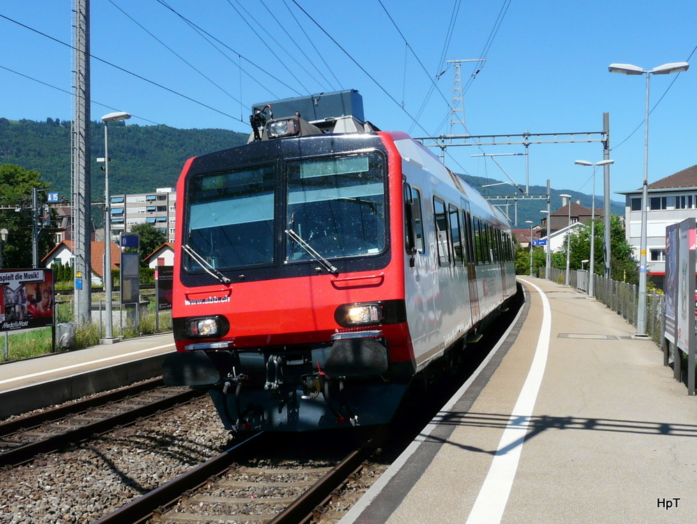 SBB - Einfahrender Regio im Bahnhof Biel Mett am 26.06.2011
